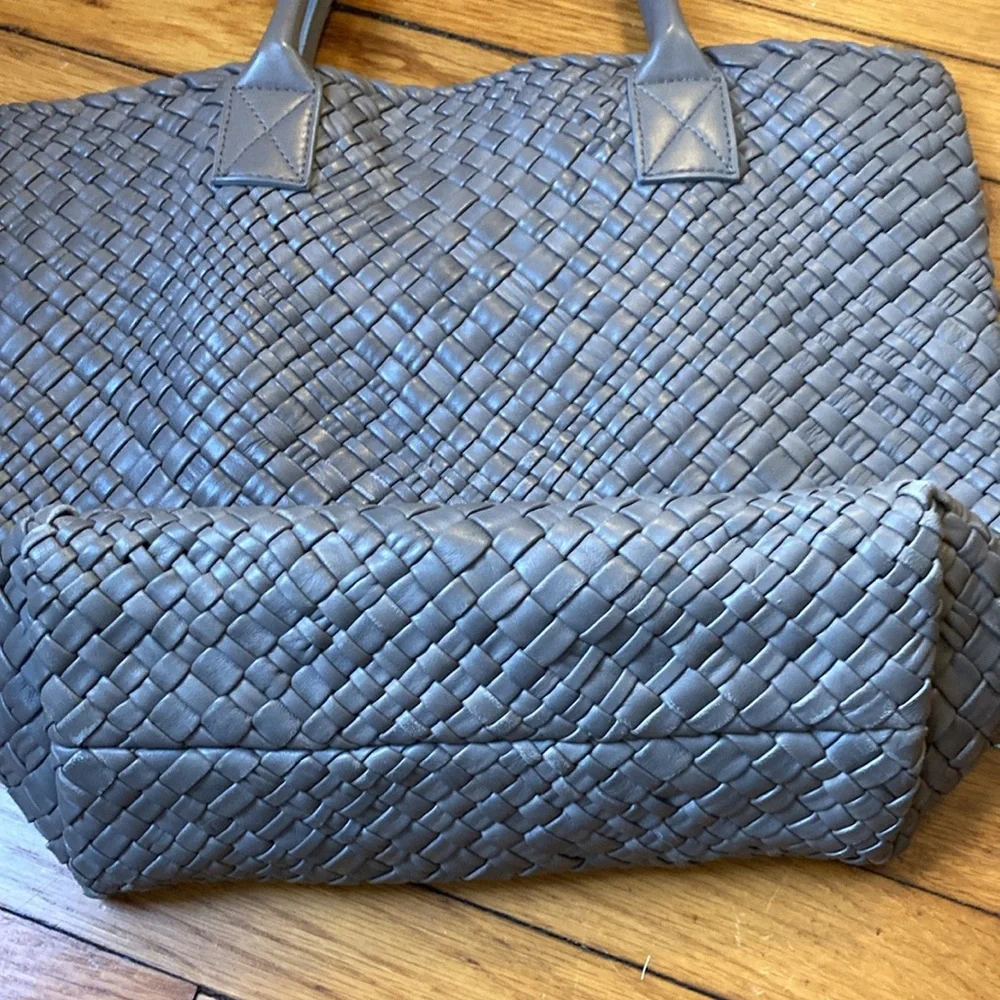 Elegant Gray Woven Tote Bag - Picture 2 of 7